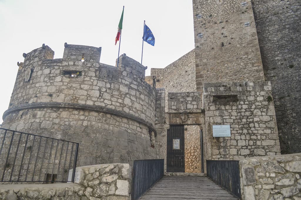Cinema sotto le mura a Celano