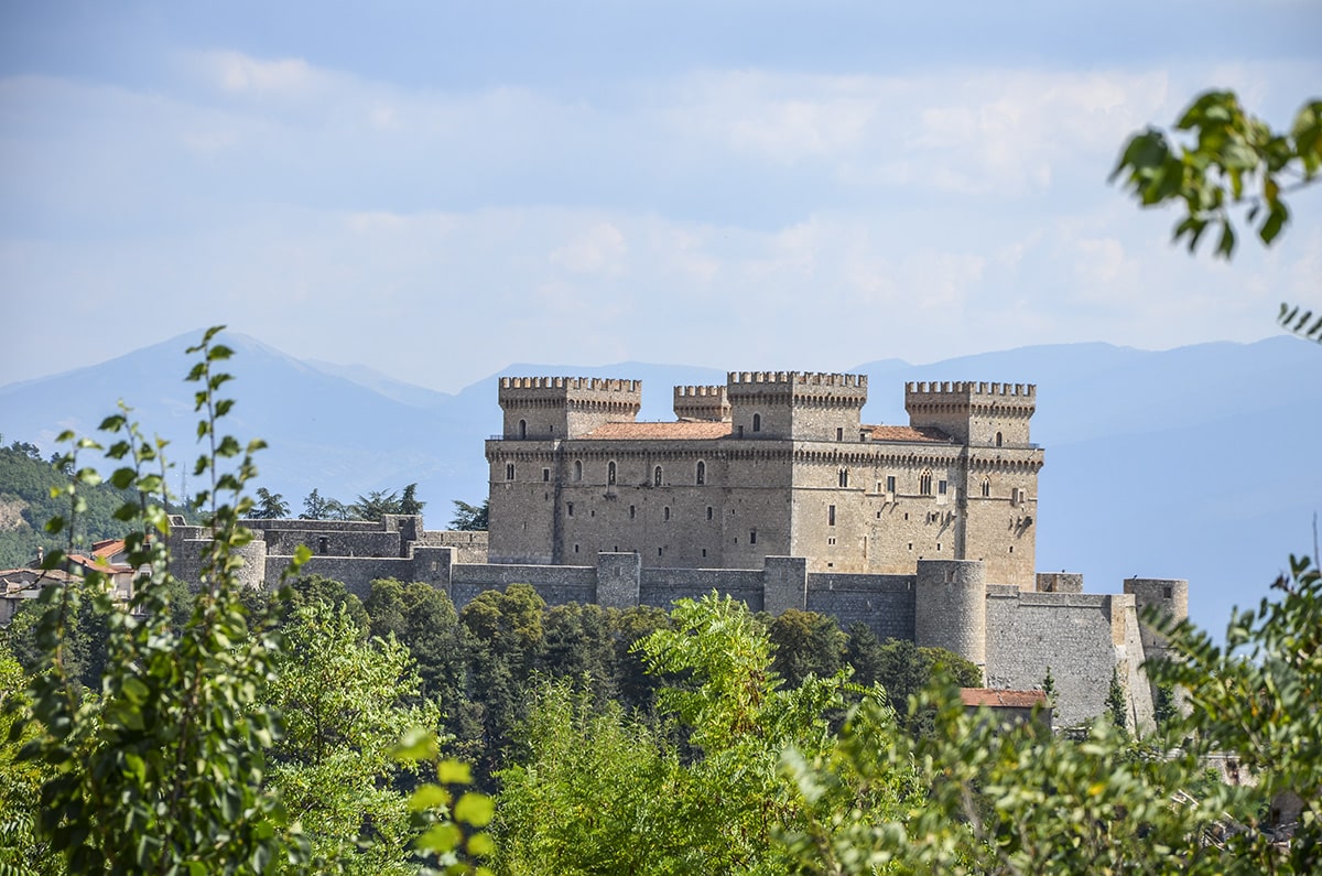 veduta del castello di celano